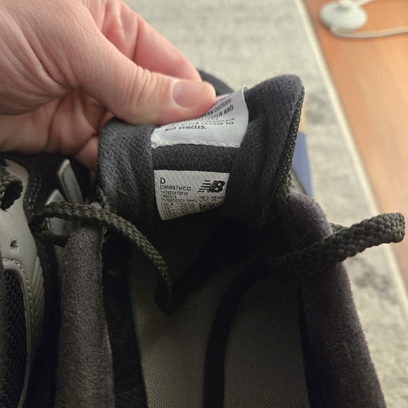 New Balance Men's Black Sneakers - Picture 5 of 6